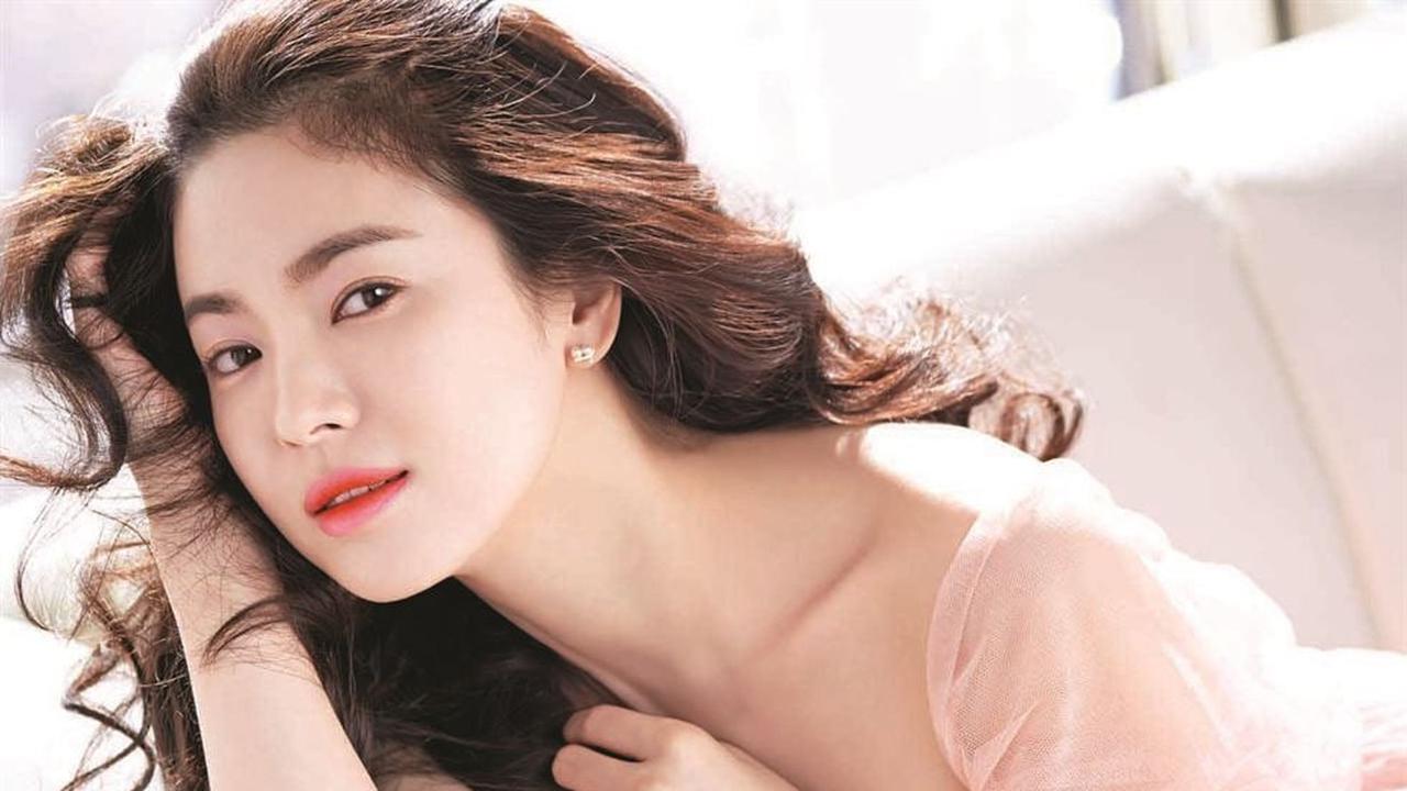 Song Hye Kyo Berpose Imut Bersama Aktor Ini